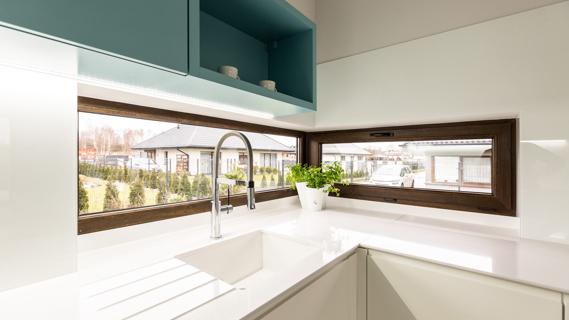 awning vs casement windows what's the difference